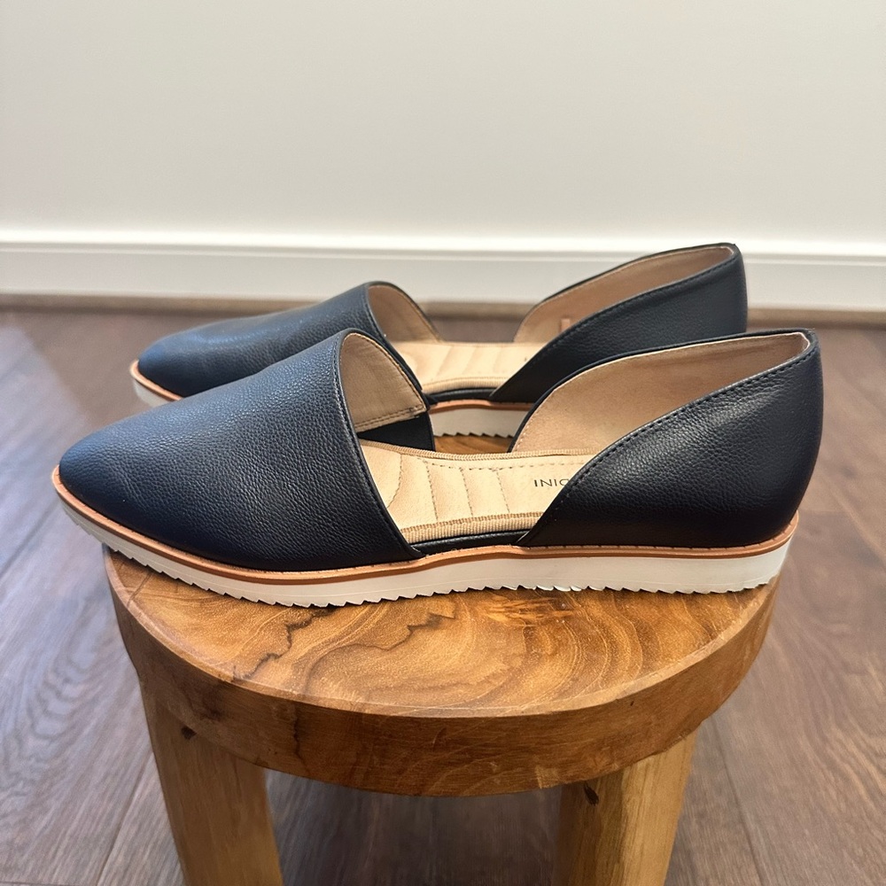 Adrienne Vittadini Latka Flat Women’s Navy Pointed Toe Casual Shoes, Size 6M